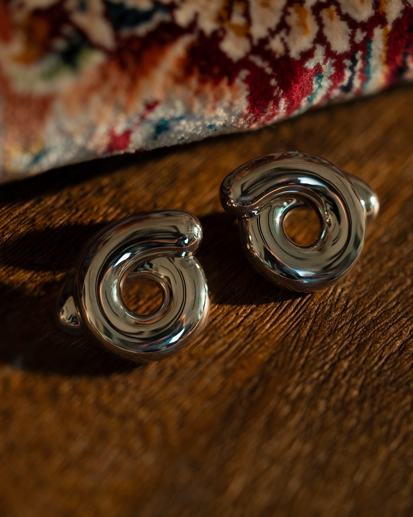 Sweet and savory. 🩶 Shop the best selling Tarallo earrings by Bea Bongiasca at the link in bio at #AUBADEJEWELRY.