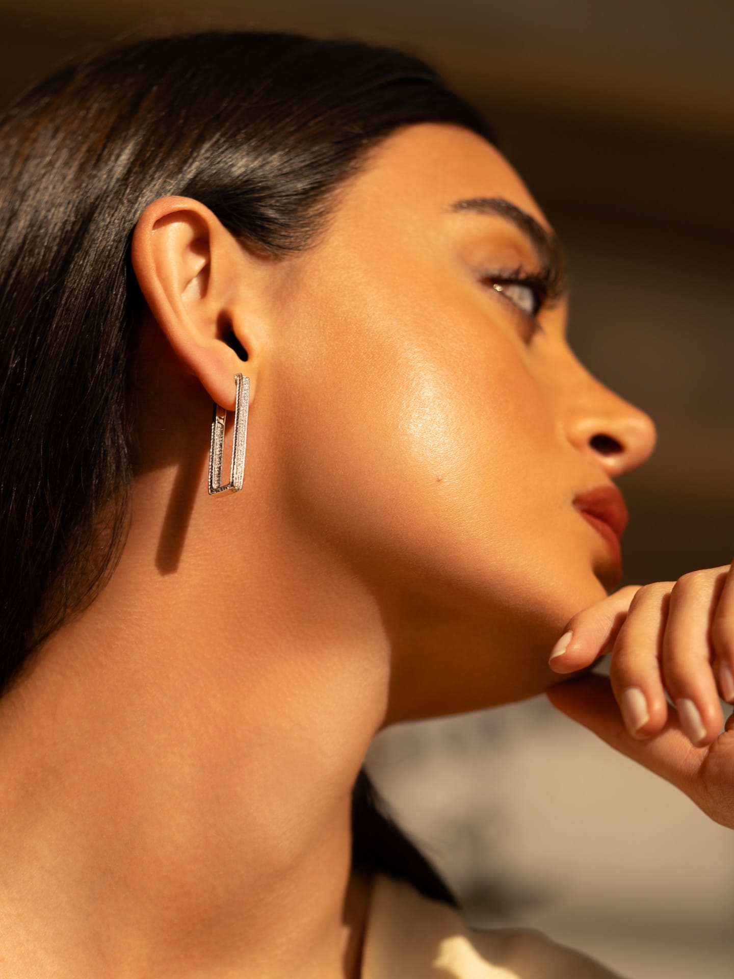 After-dark shine. 💎 Explore our favorite white gold jewelry in our stories. #AUBADEJEWELRY