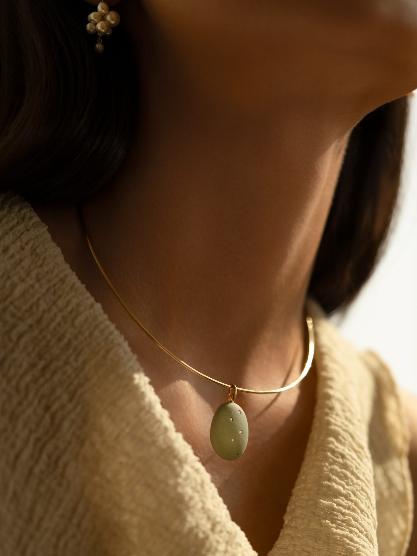 Beautifully suspended treasures. 💫 Each CVC Stones necklace features a one-of-a-kind beach pebble, encrusted with natural diamonds. Discover more at the link in bio at #AUBADEJEWELRY.