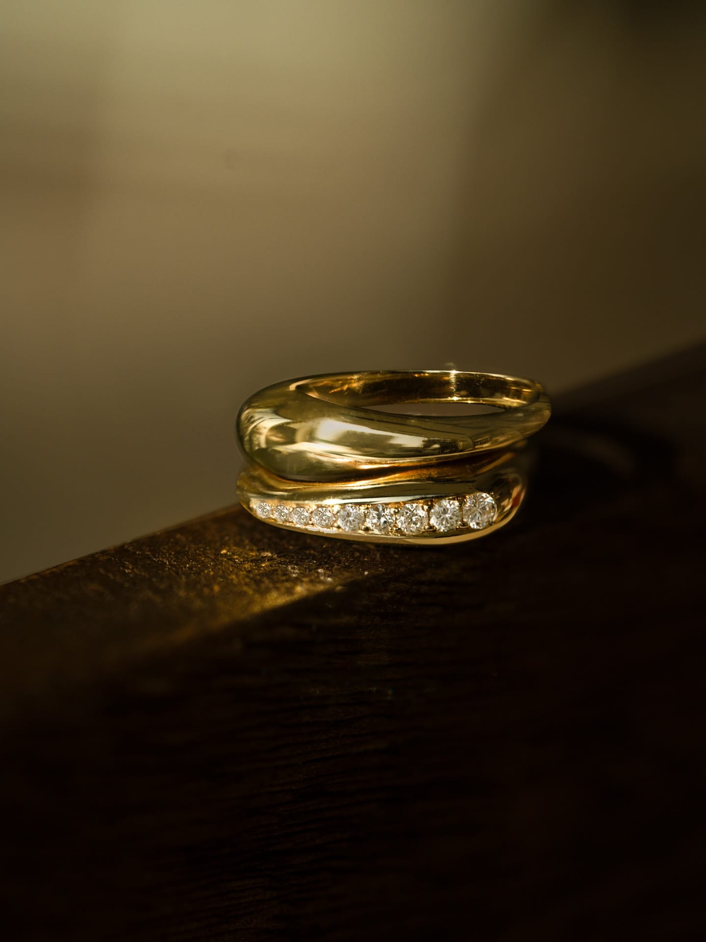 A perfect pairing. ✨ Explore unconventional band rings made for stacking at #AUBADEJEWELRY.